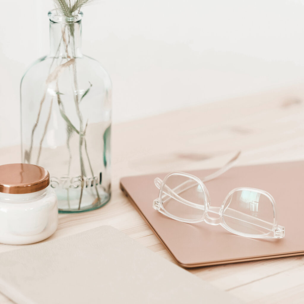 picture of laptop and glasses