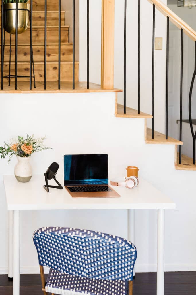 the best blogging tools like macbook pro and yeti microphone
