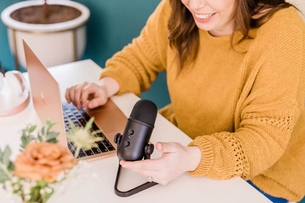 blogger with the best blogging tools for creating content